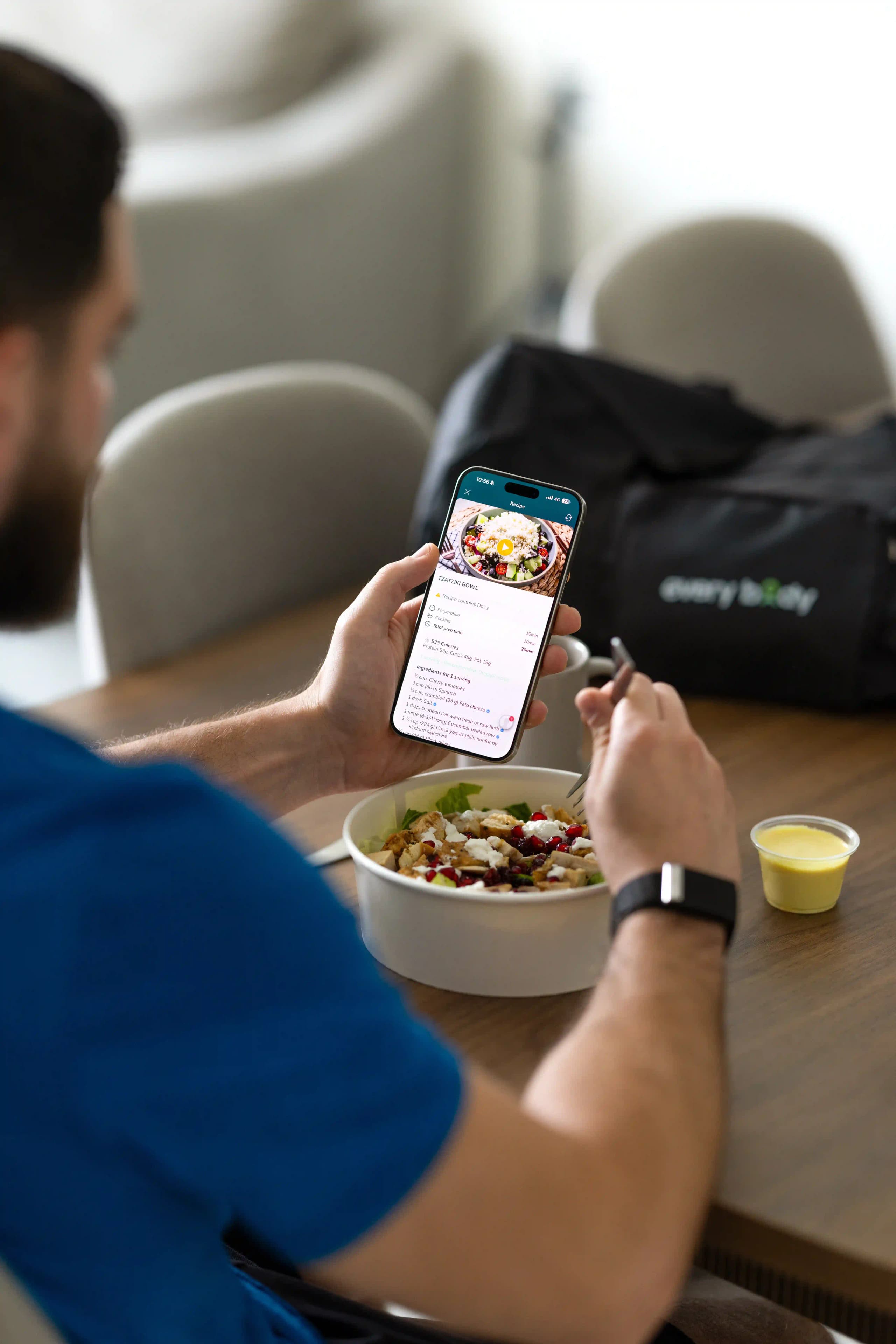 everybody online fitness coach providing personalized nutrition guidance to client in Dubai